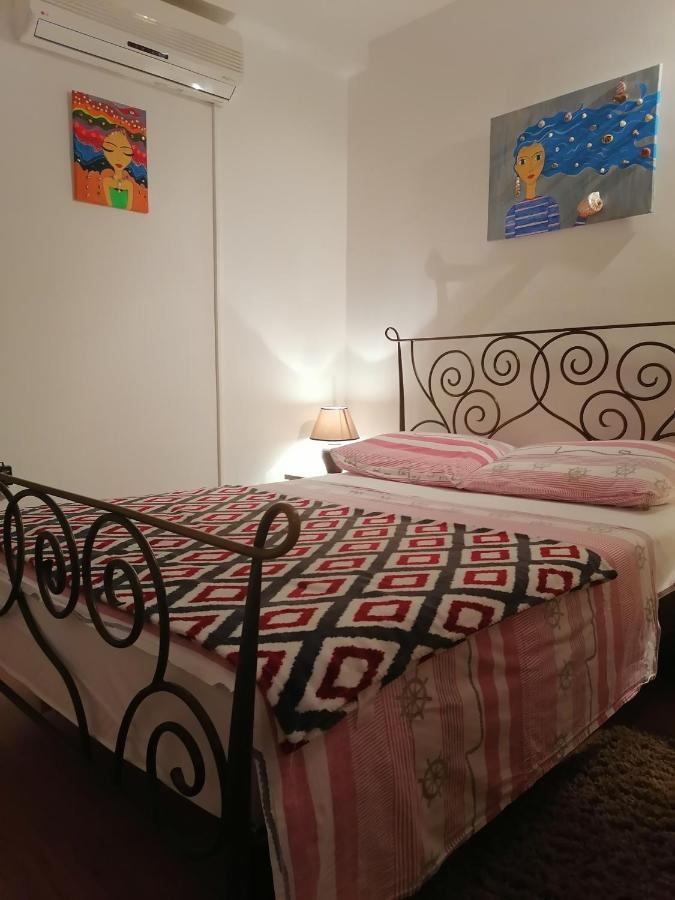 Apartment Nikolina トロギール エクステリア 写真