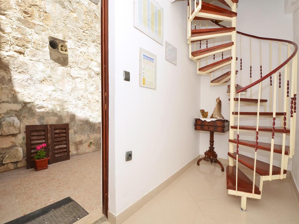 Apartment Nikolina トロギール エクステリア 写真