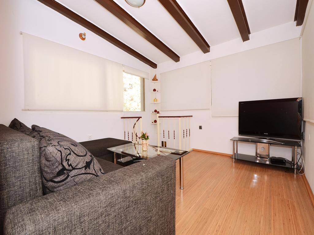 Apartment Nikolina トロギール エクステリア 写真